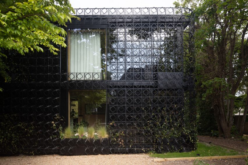 Exterior of Woven house by Giles Miller Studio