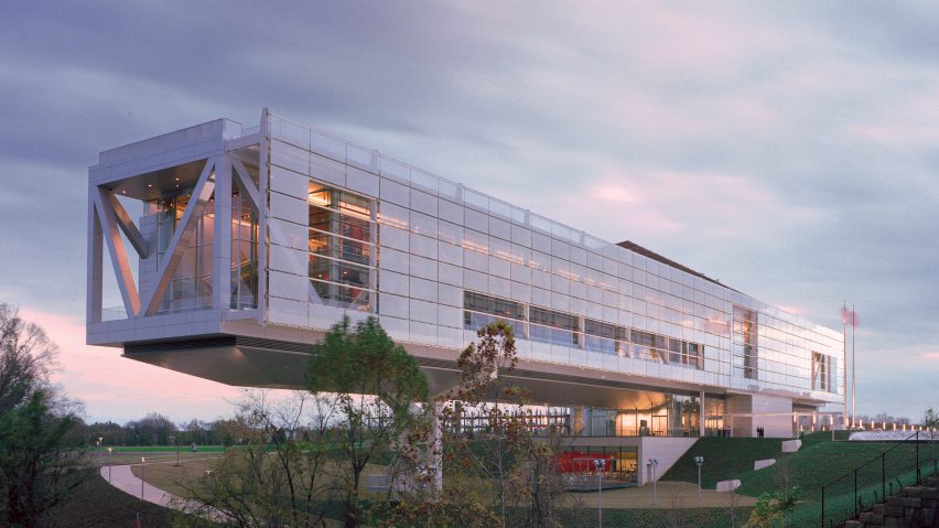 Clinton Presidential Center at dusk