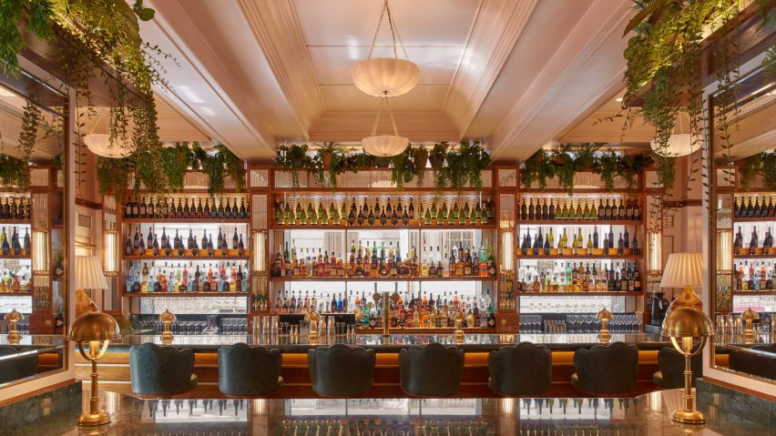 Image of the restaurant's bar