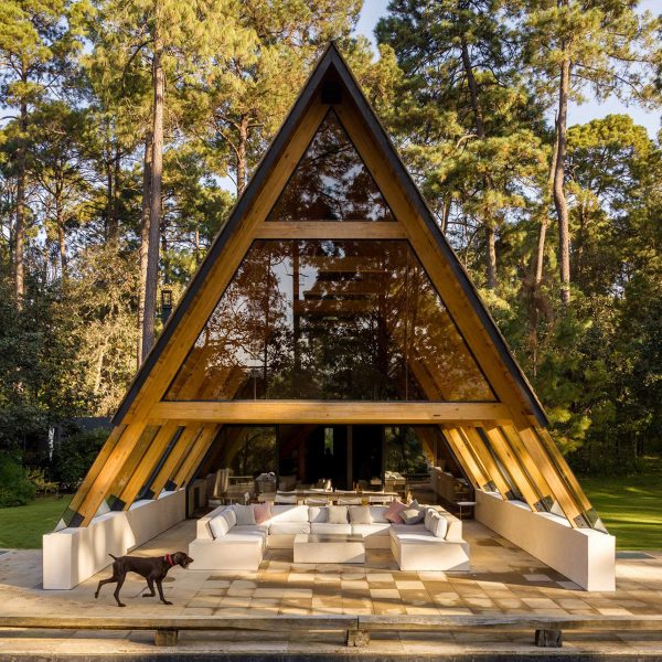 A-fram cabin in Valle de Bravo, Mexico, by Pérez Palacios Arquitectos Asociados