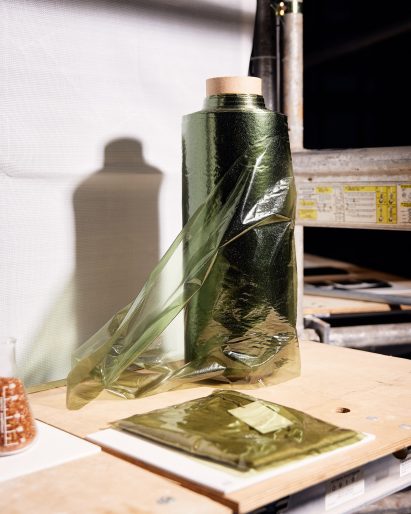 Material made of seaweed by Sway
