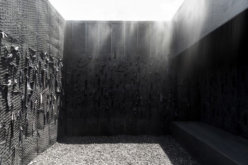 Black – Still installation Craft Contemporary Los Angeles