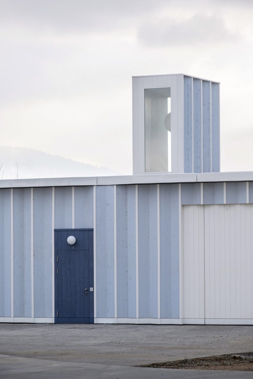 Blue timber gardeners workshop topped with a roof lantern light by Cabinet