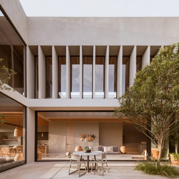 Concrete house by Romero de la Mora