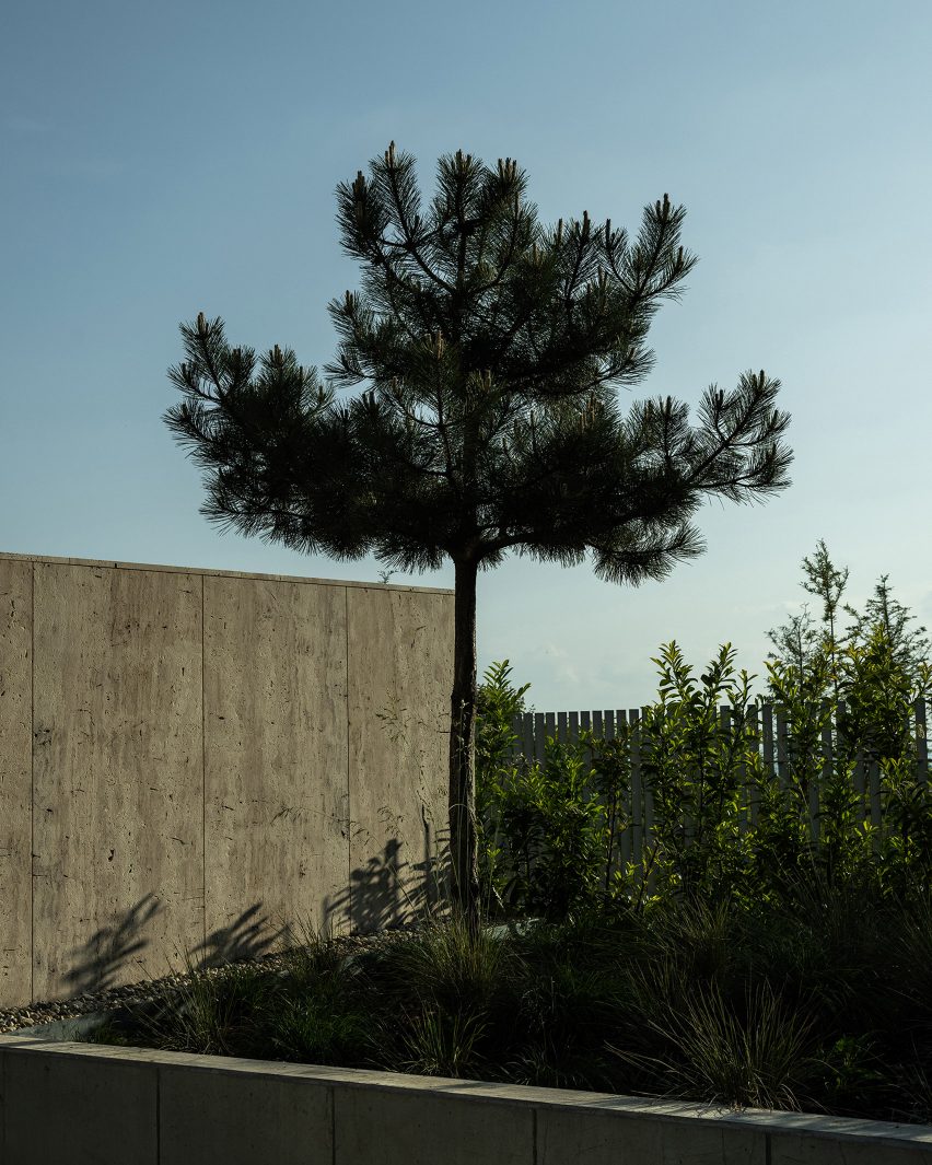 Exterior of Clifftop House by Kontextus