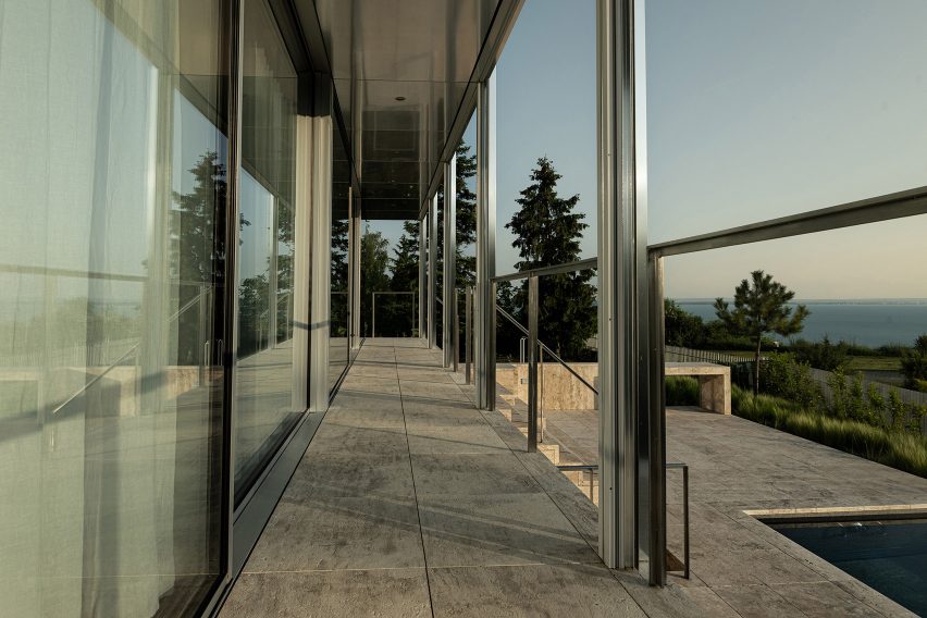 Exterior of Clifftop House by Kontextus