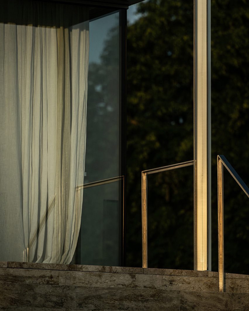 Exterior of Clifftop House by Kontextus