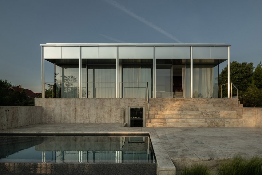 Exterior of Clifftop House by Kontextus