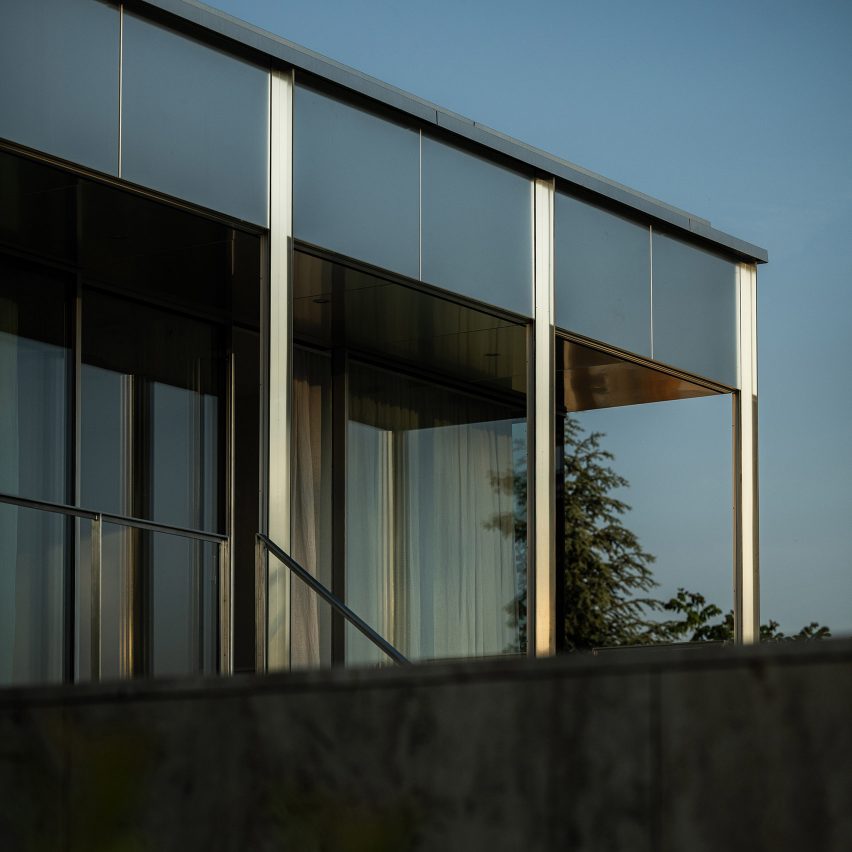 Exterior of Clifftop House by Kontextus