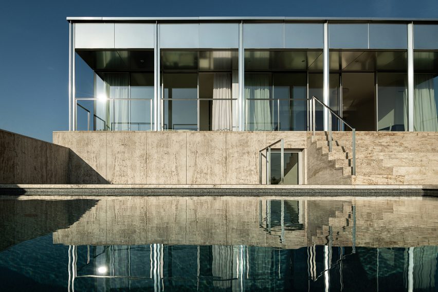 Exterior of Clifftop House by Kontextus