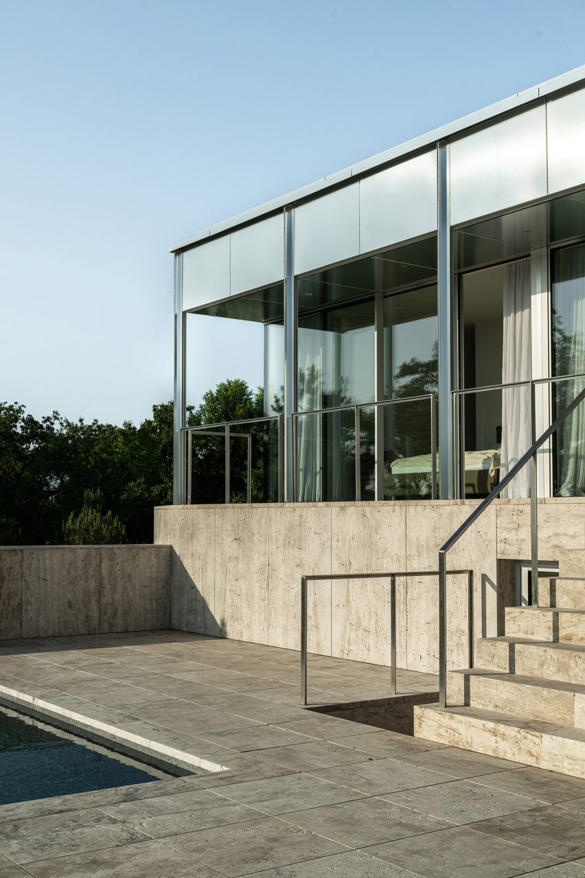 Exterior of Clifftop House by Kontextus