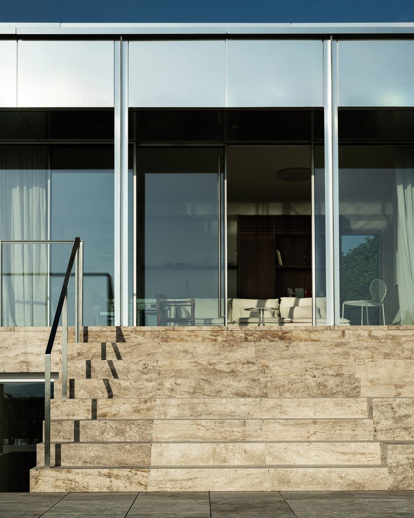 Exterior of Clifftop House by Kontextus