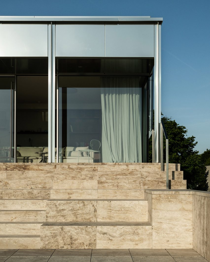 Exterior of Clifftop House by Kontextus