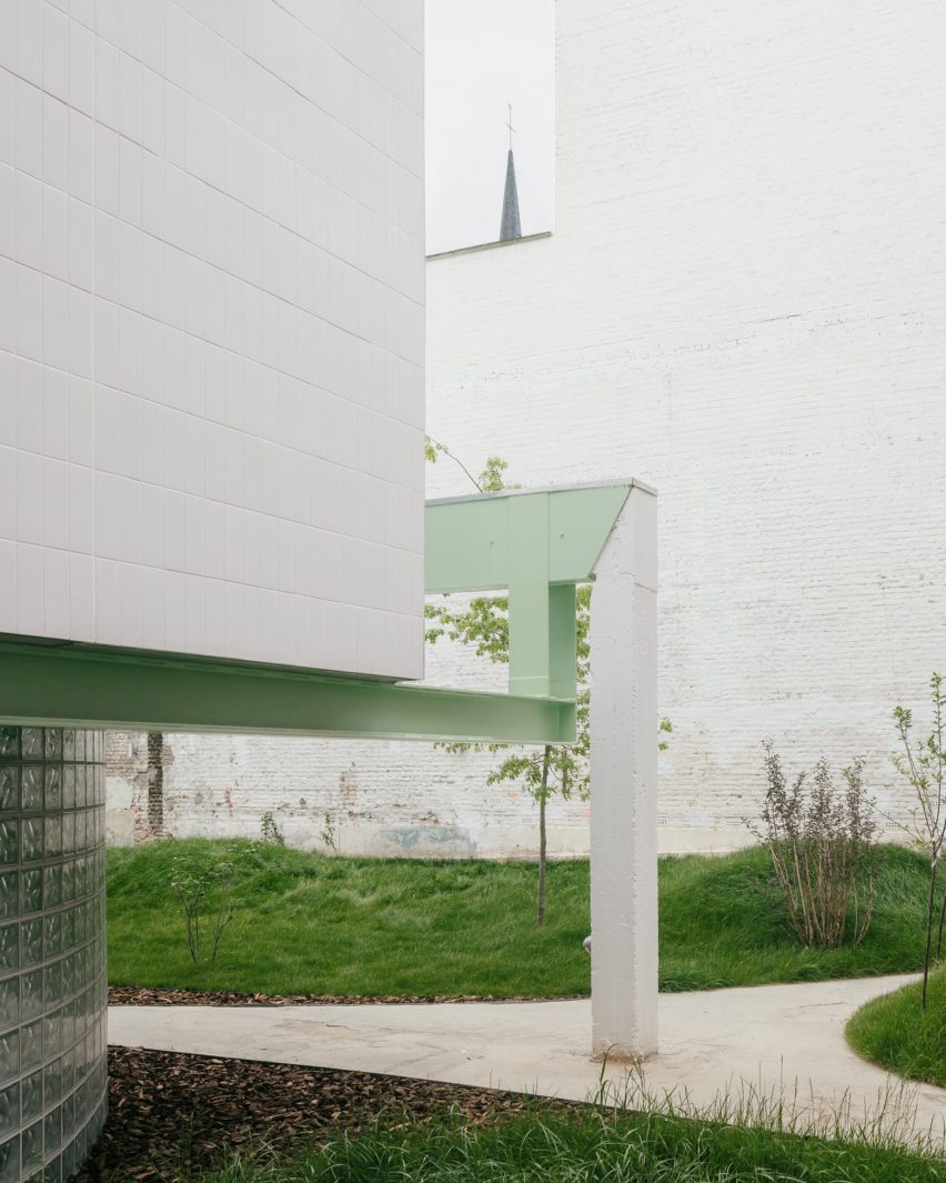 Exterior of Duchesse in Brussels by Notan Office