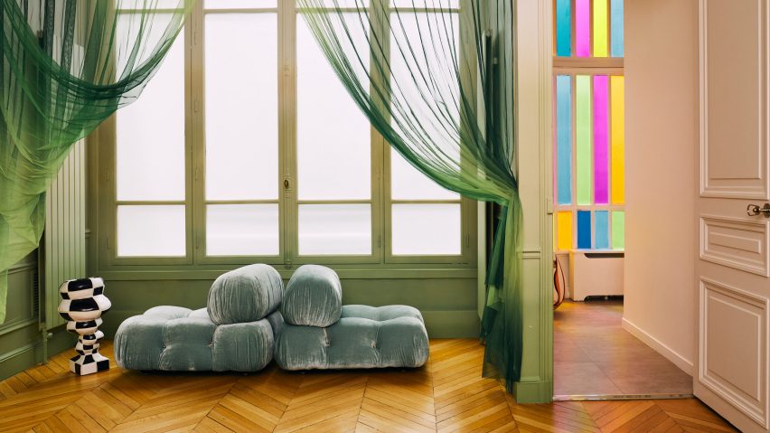 Paris apartment by Uchronia