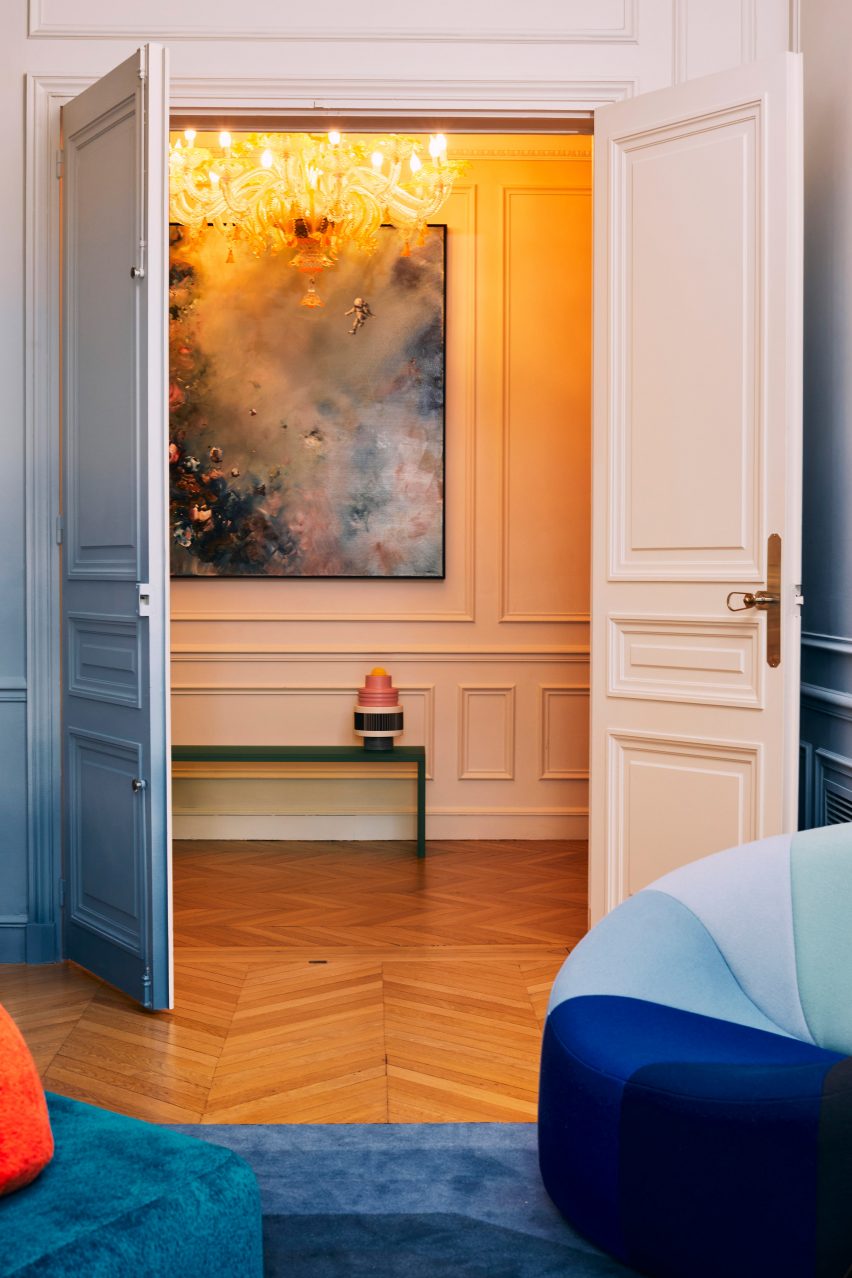 Parisian apartment by Uchronia