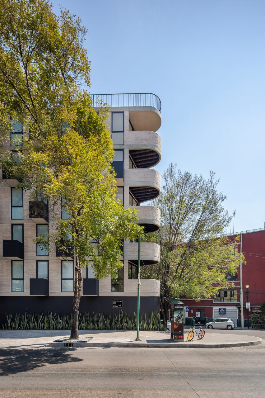 MO288 concrete building by HGR Arquitectos