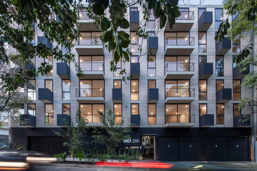 Six-storey concrete residential building by HGR Arquitectos