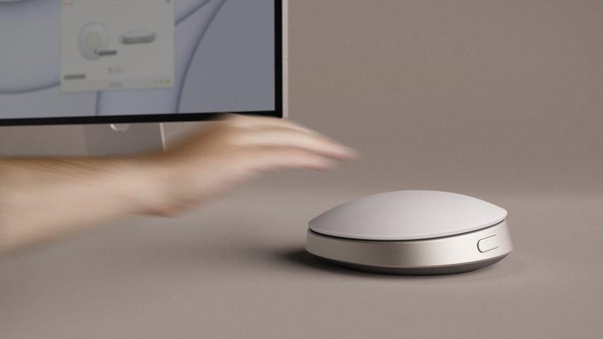 Adaptive computer pointing device for users with hand tremors