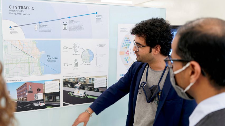 Person presenting reformed revenue policies and practices about Chicago, USA, traffic