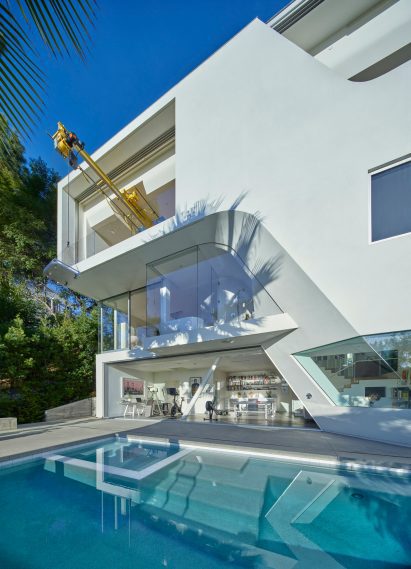 White house with curved openings