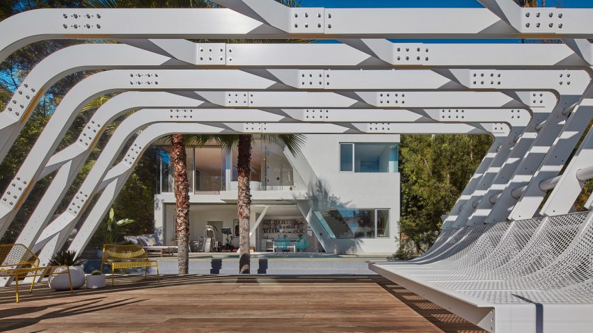 John Friedman and Alice Kimm include dining room crane in Los Angeles house