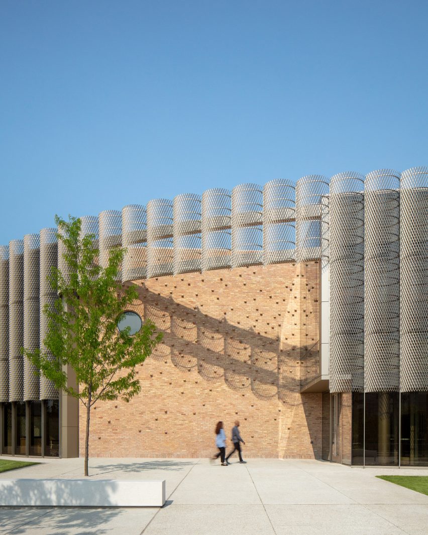 Chicago Park District Headquarters by John Ronan Architects with brick and aluminium facade