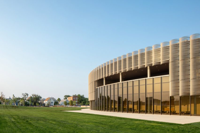 Round Chicago Park District Headquarters building by John Ronan Architects