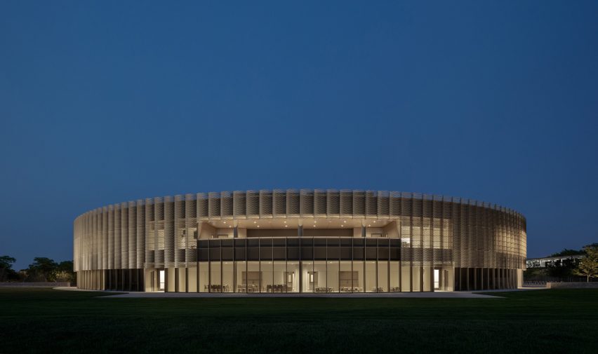 Chicago Park District Headquarters by John Ronan Architects at night