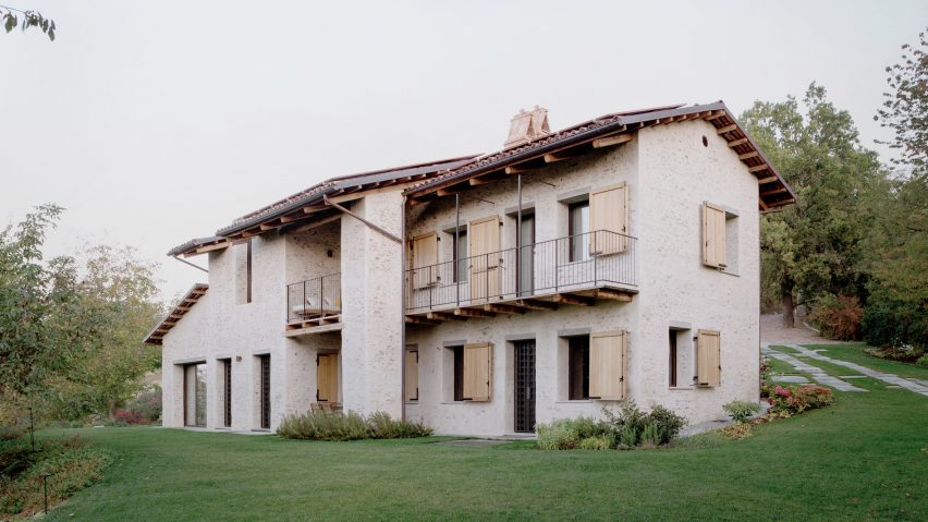 Exterior photo of Cascina