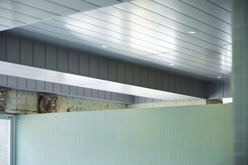Komaeyu bathhouse by Schemata Architects