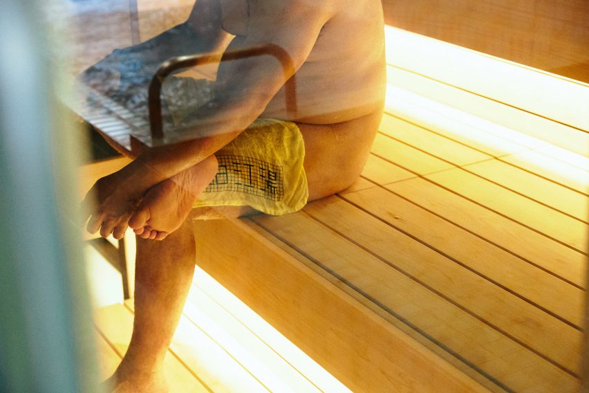 Komaeyu bathhouse by Schemata Architects
