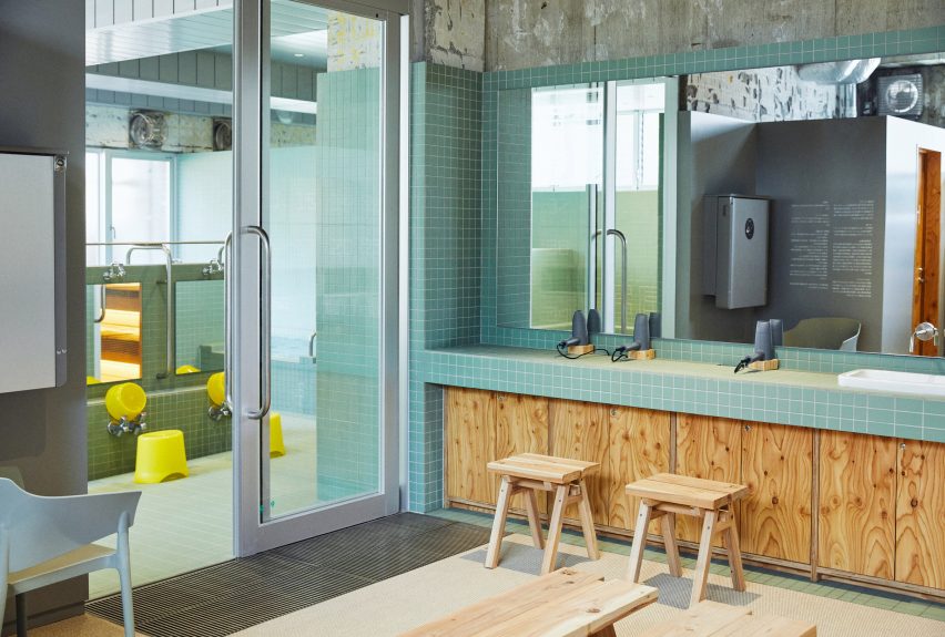 Komaeyu bathhouse by Schemata Architects