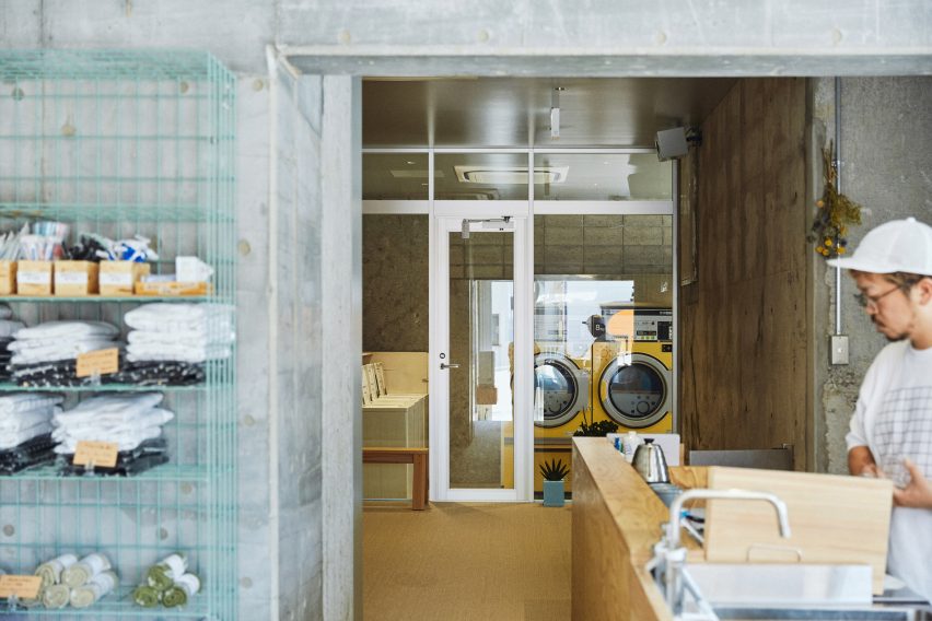Komaeyu bathhouse by Schemata Architects
