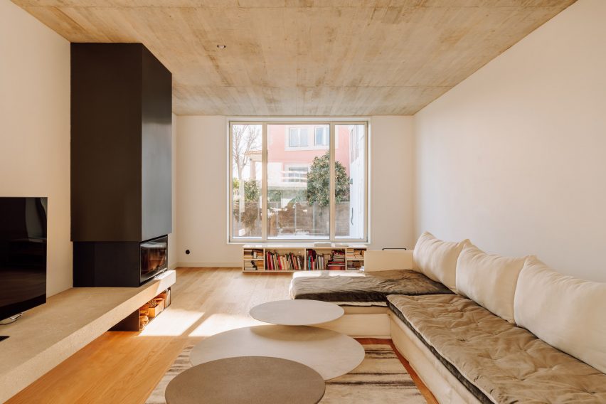 Living room with wood flooring, white walls, concrete ceiling and white sofa