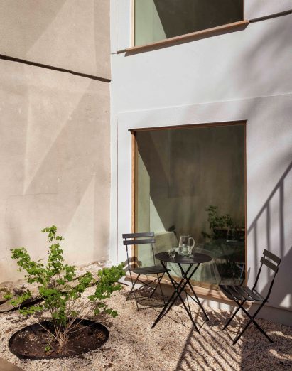 Pea-gravel patio by TBo