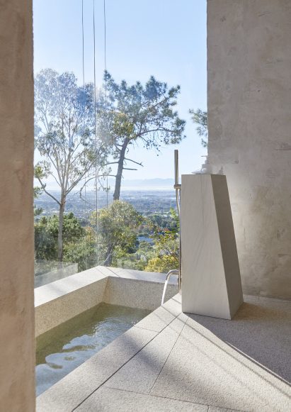 Sunken bath in Mountain House by Chris van Niekerk