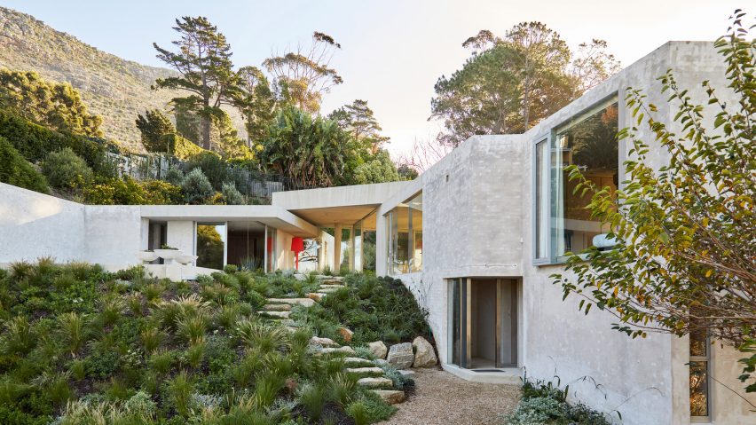 Entrance view of Mountain House by Chris van Niekerk