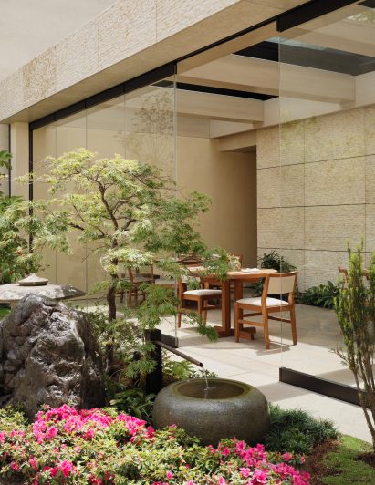 A large opening between a garden and dining area