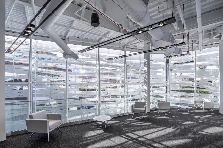 Tesla showroom in California with facade panels by NOWN