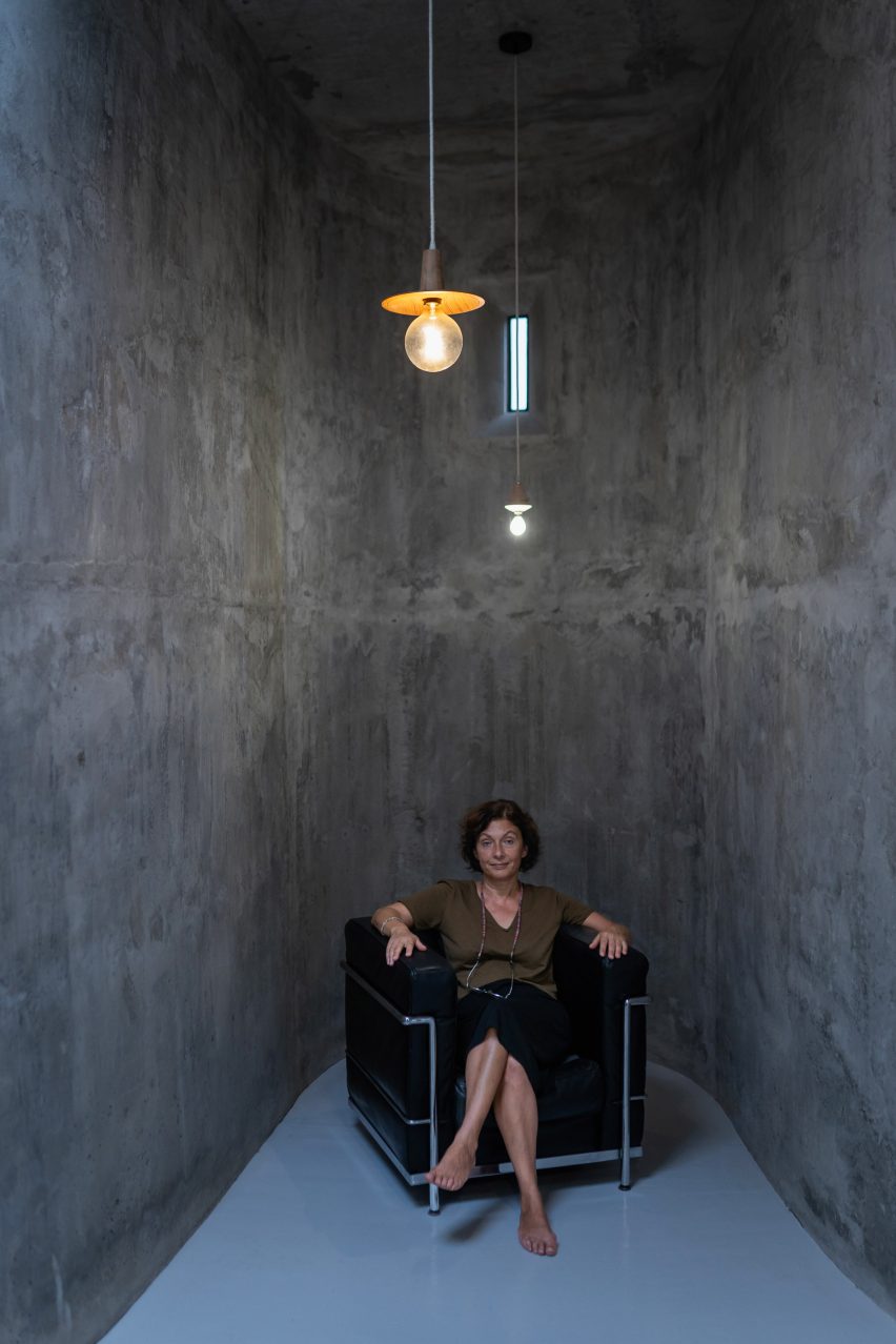 Interior of Sculptor Studio by Bernardo Rodrigues Architecture