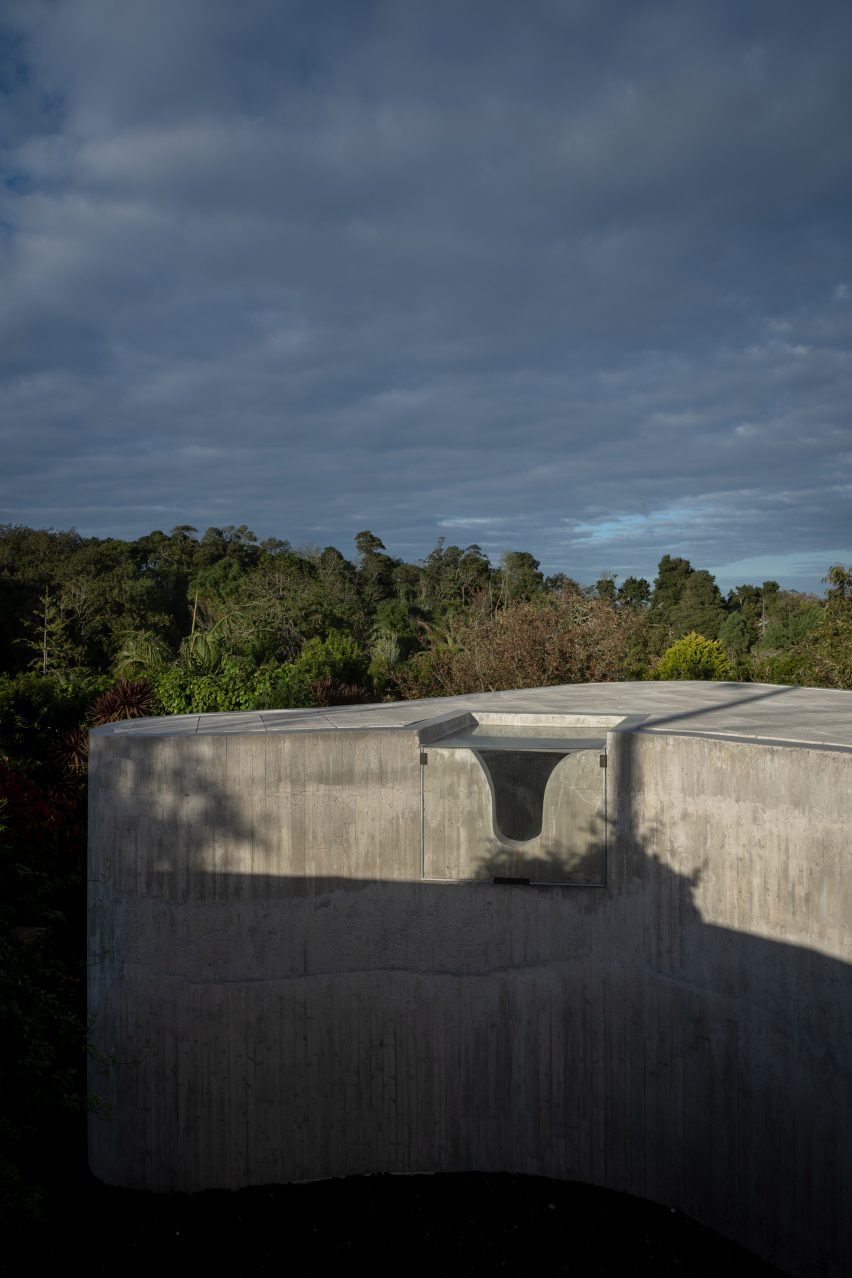 Exterior of Sculptor Studio by Bernardo Rodrigues Architecture