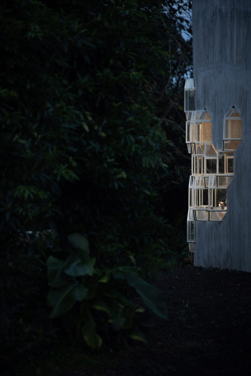 Exterior of Sculptor Studio by Bernardo Rodrigues Architecture