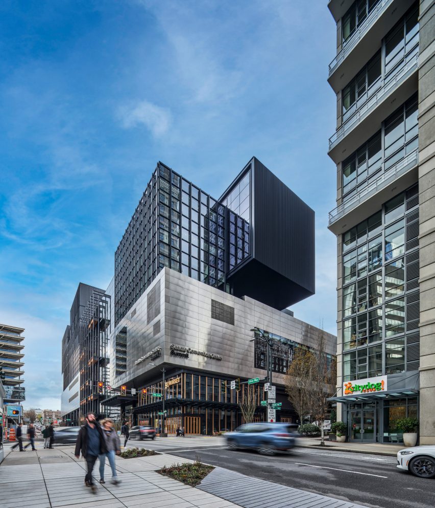 A building made of stacked volumes