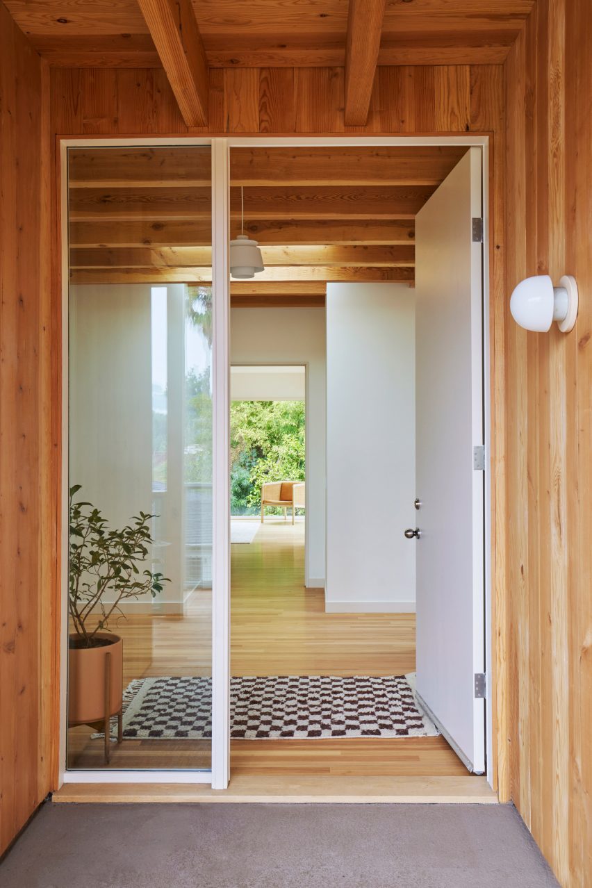 Silver Lake Tree House by And And And Studio