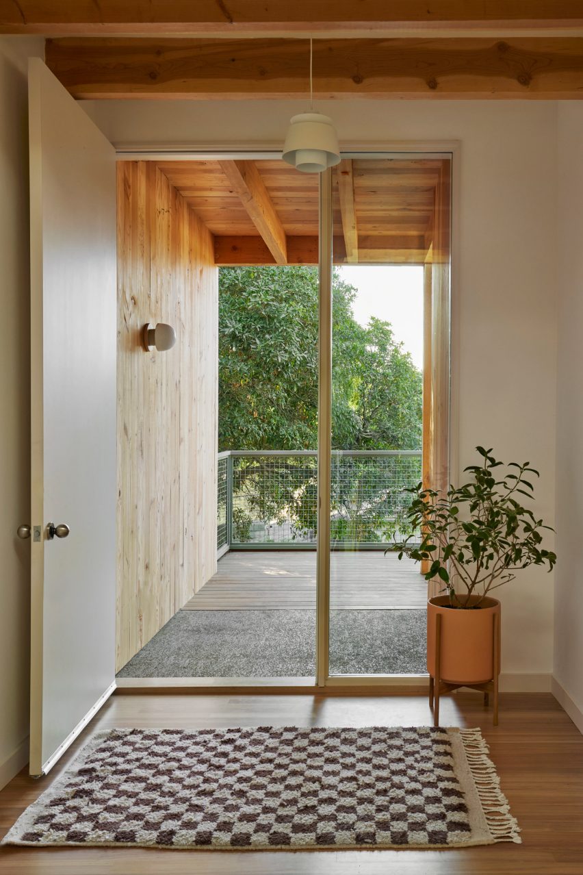 Silver Lake Tree House by And And And Studio