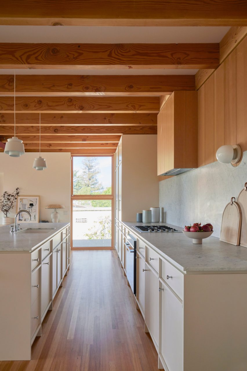 Silver Lake Tree House by And And And Studio