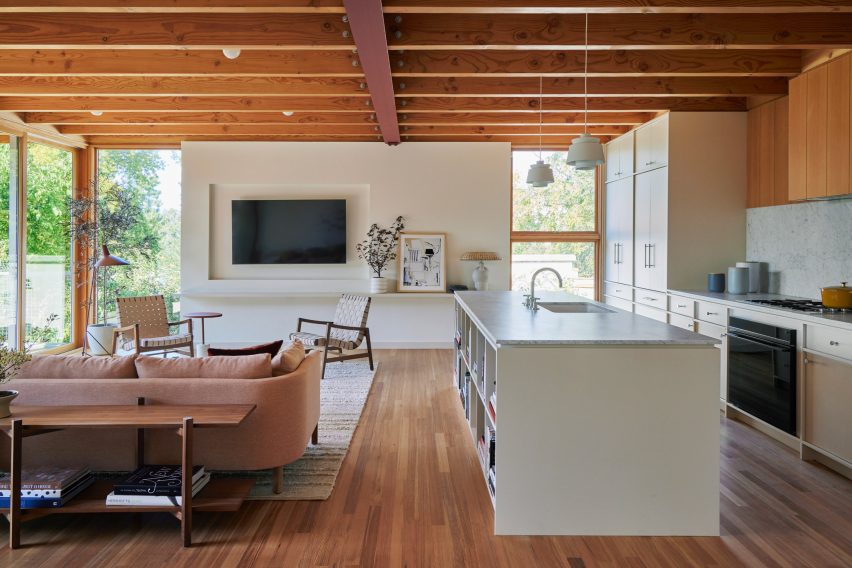 Silver Lake Tree House by And And And Studio