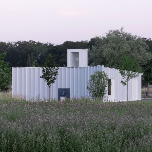 Blue timber workshop in a garden in Geneva by Cabinet