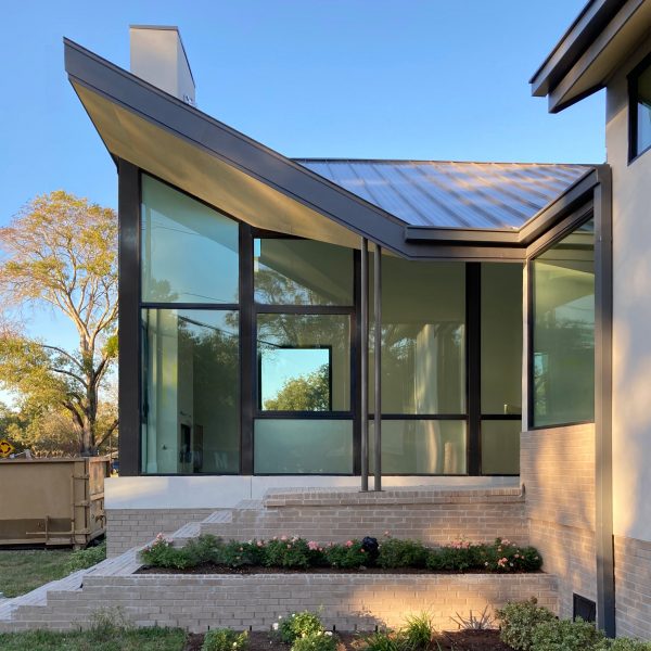 Glazed corner of a house in Houston with a lifted roof
